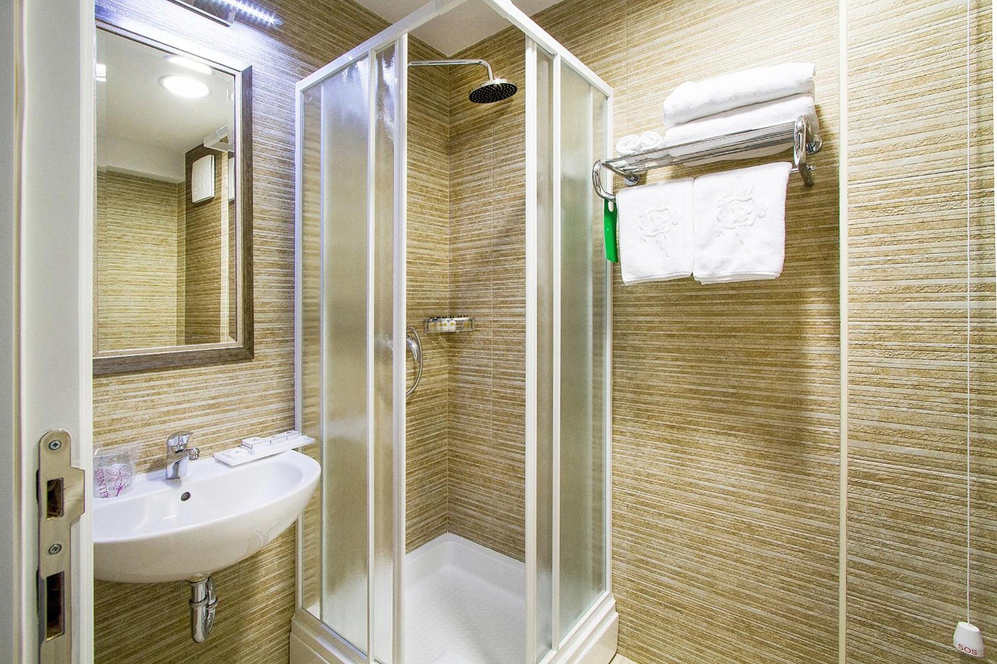 A Hoteli - Hotel Sloboda Sabac Room photo